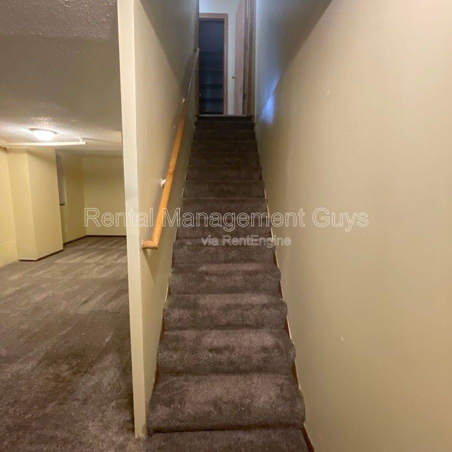 501 Morgan Ave N - Photo 7 of 33