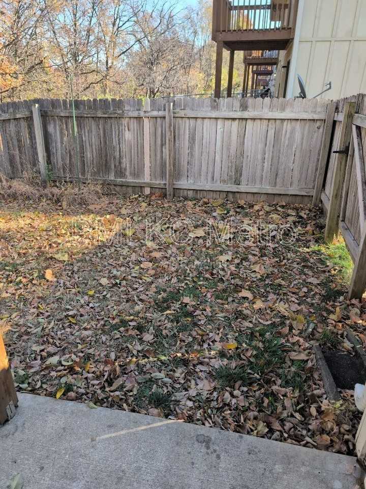 1008 Ne Lindsay Ave #D - Photo 6 of 6