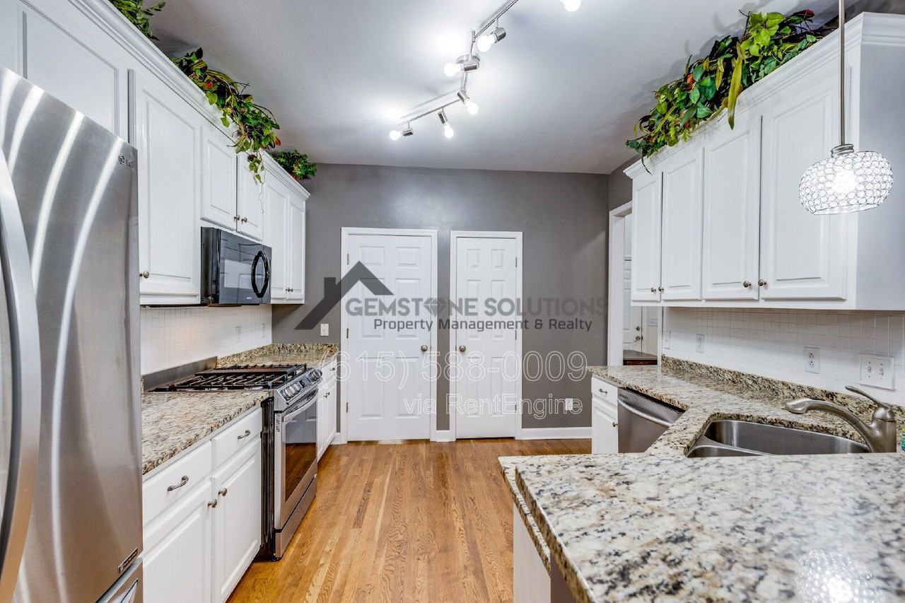 1024 Belcor Dr - Photo 2 of 41