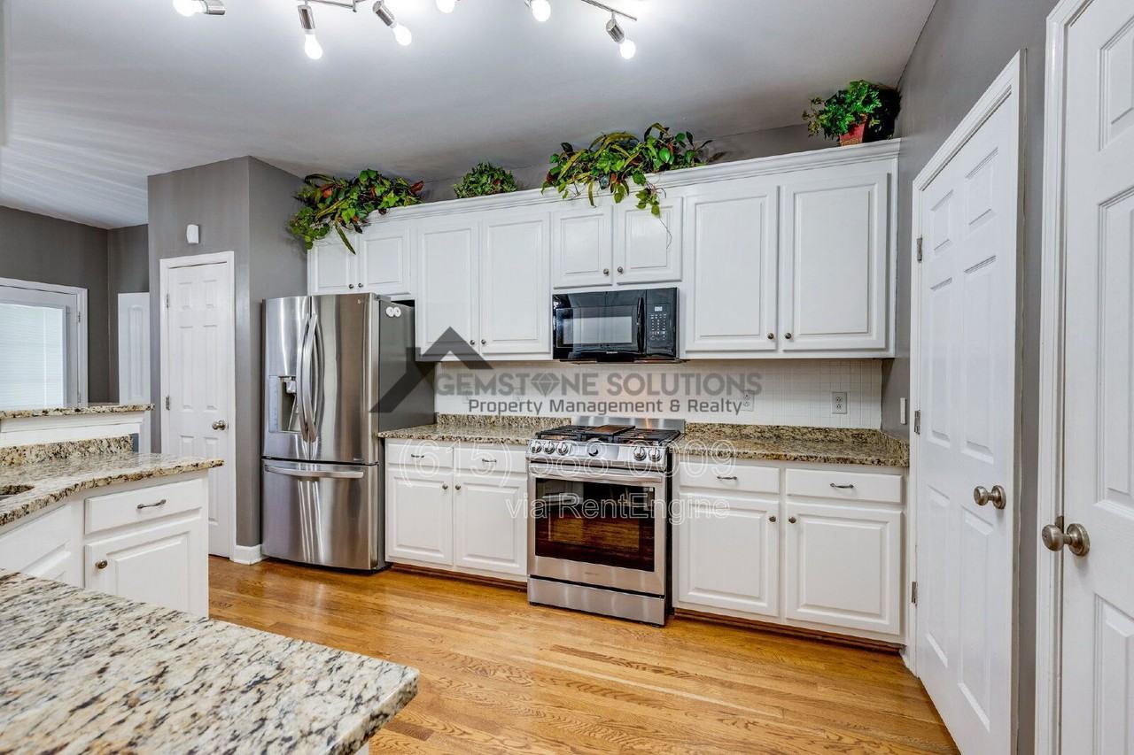 1024 Belcor Dr - Photo 4 of 41