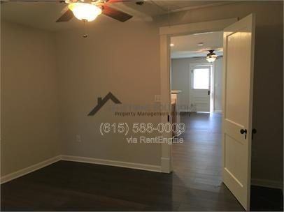 405 Granbury St - Photo 4 of 9