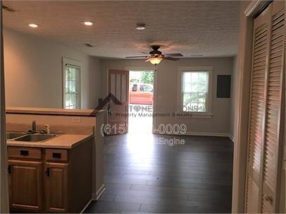 405 Granbury St - Photo 5 of 9