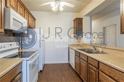 10009 Amber Cir - Photo 2 of 13