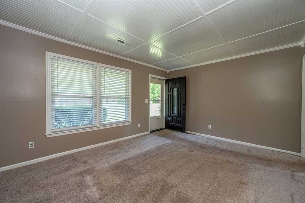 915 Miles Jamison Rd - Photo 3 of 14