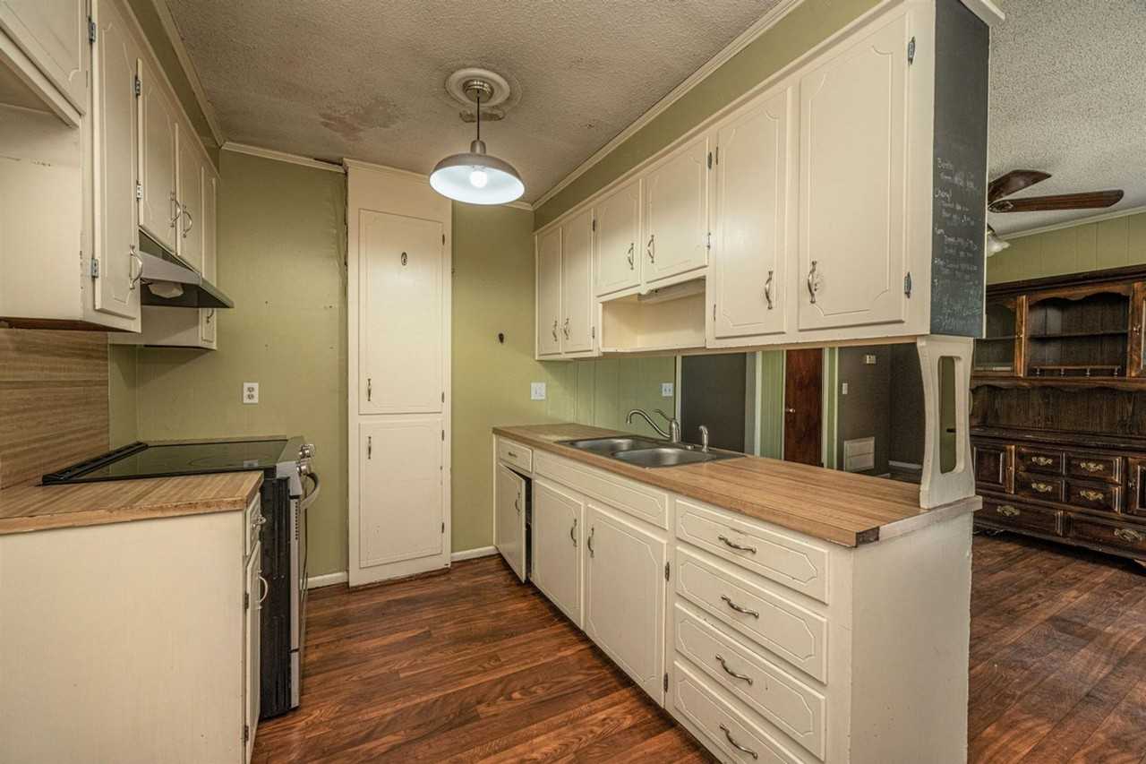 915 Miles Jamison Rd - Photo 4 of 14