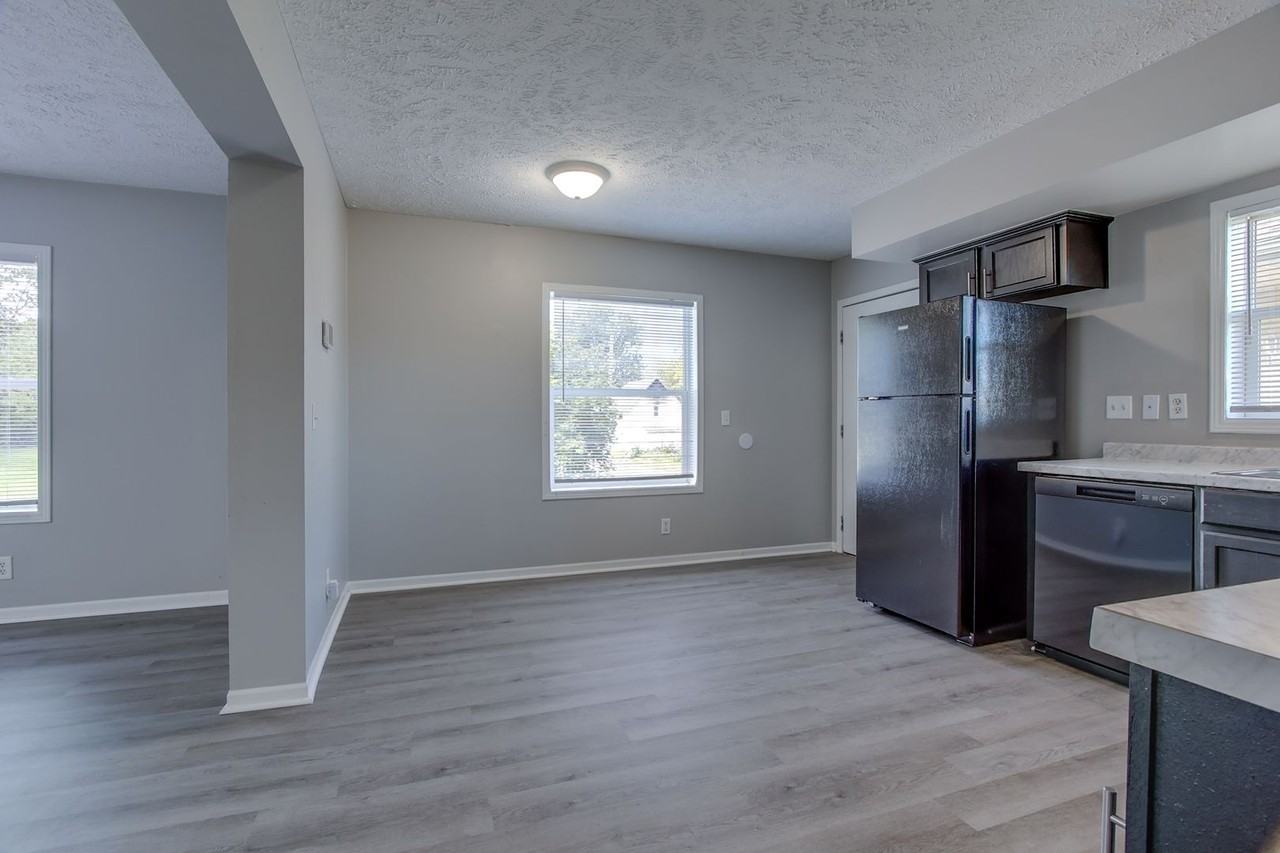 276 Franklin St - Photo 3 of 19