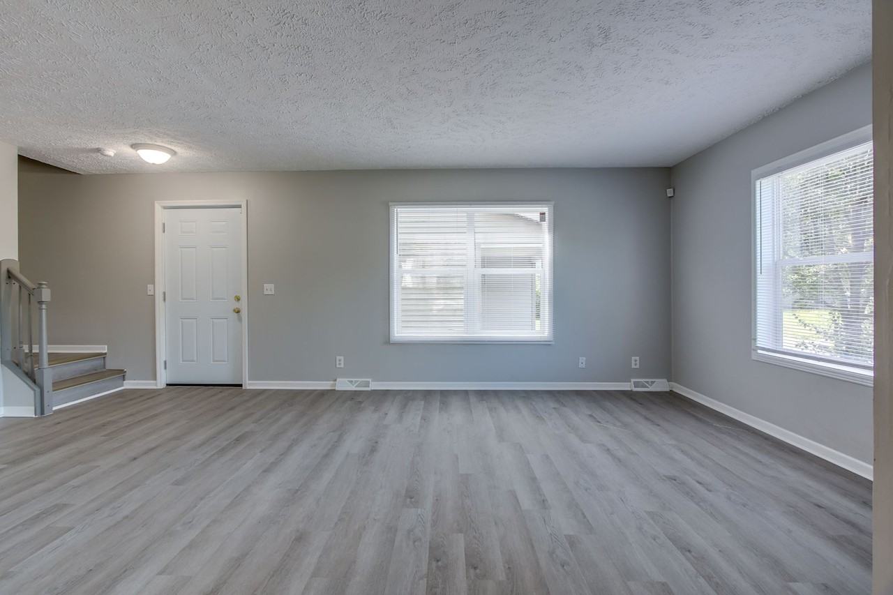 276 Franklin St - Photo 4 of 19