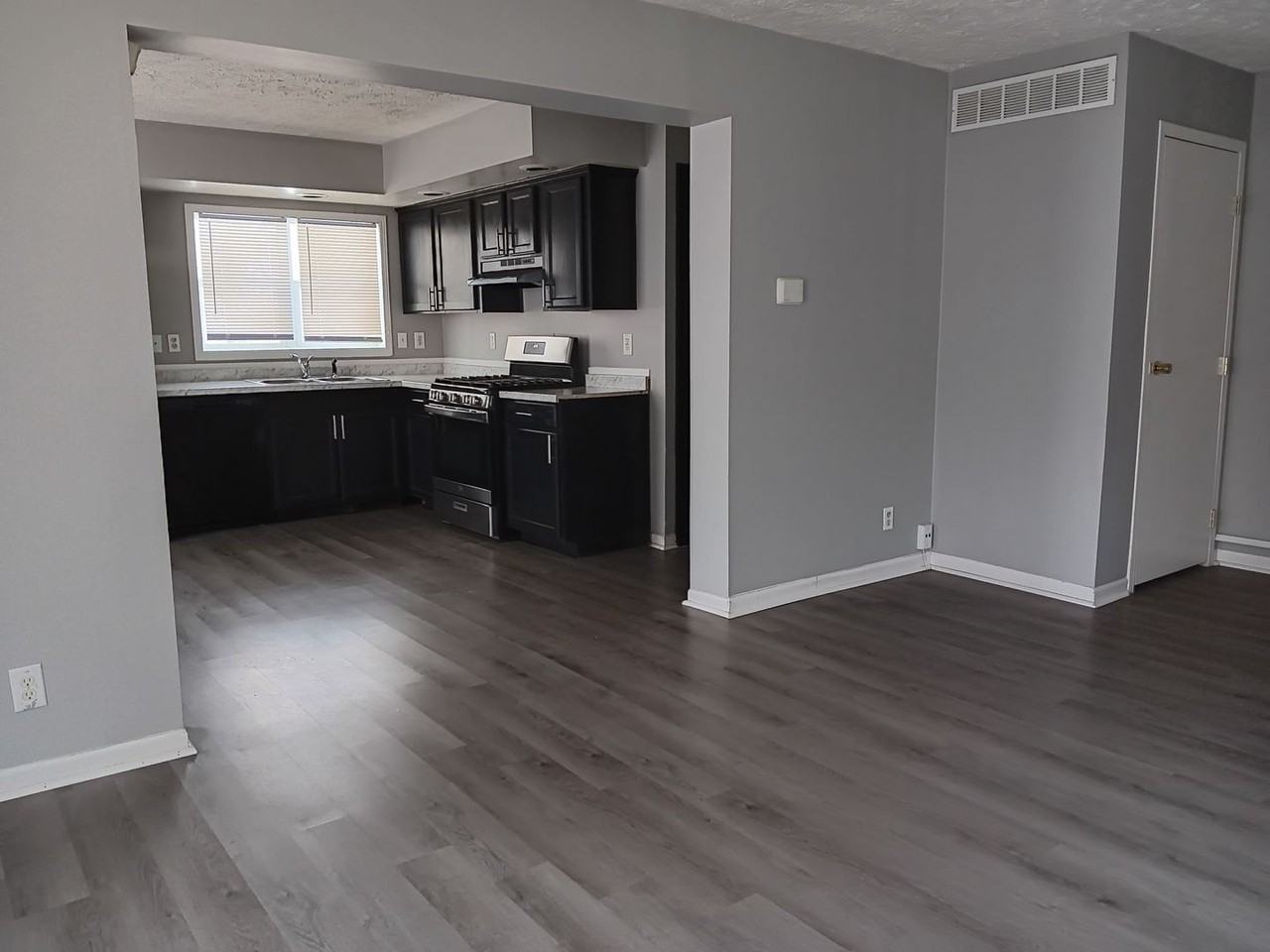 276 Franklin St - Photo 5 of 19