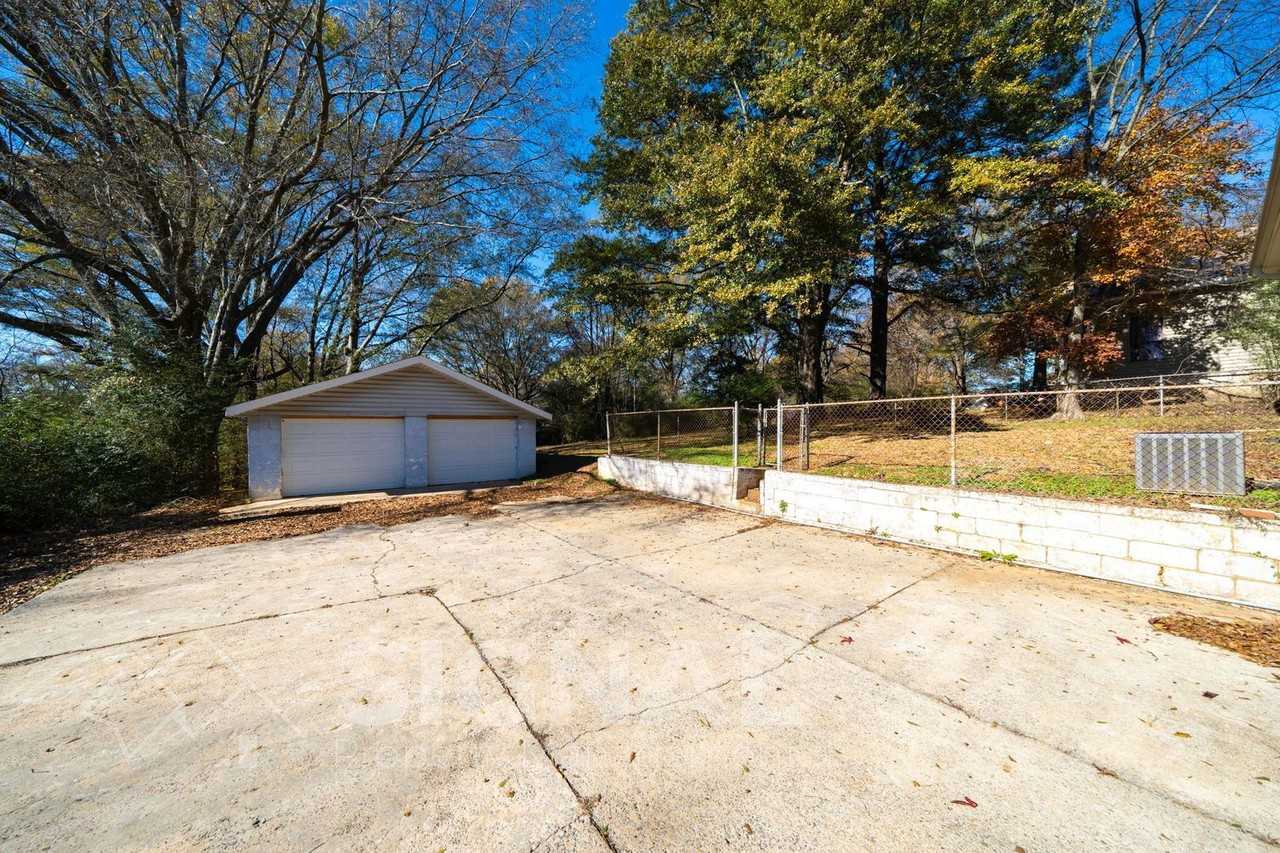 912 2nd Ave - Photo 2 of 25