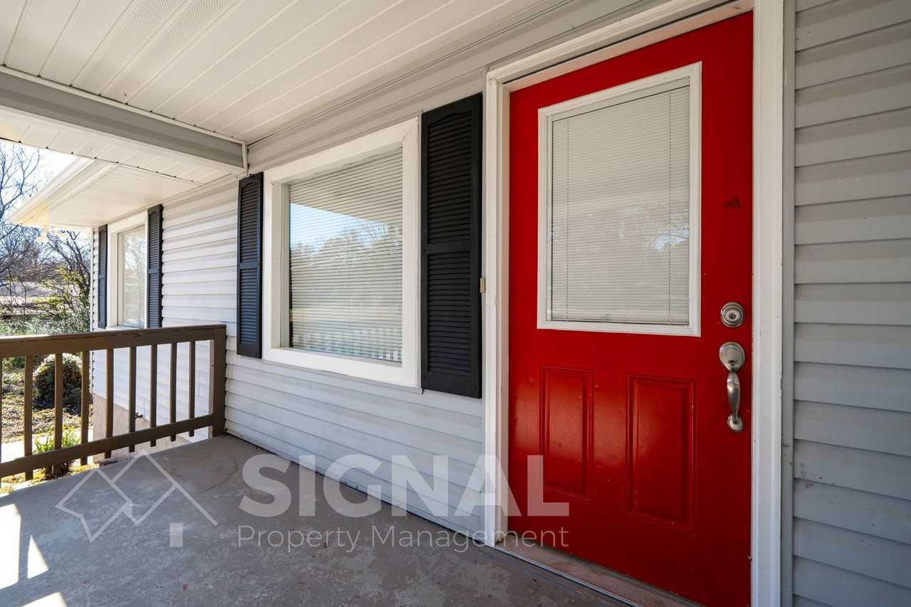 912 2nd Ave - Photo 5 of 25