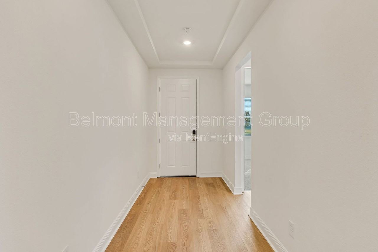 1141 British Cir - Photo 3 of 36