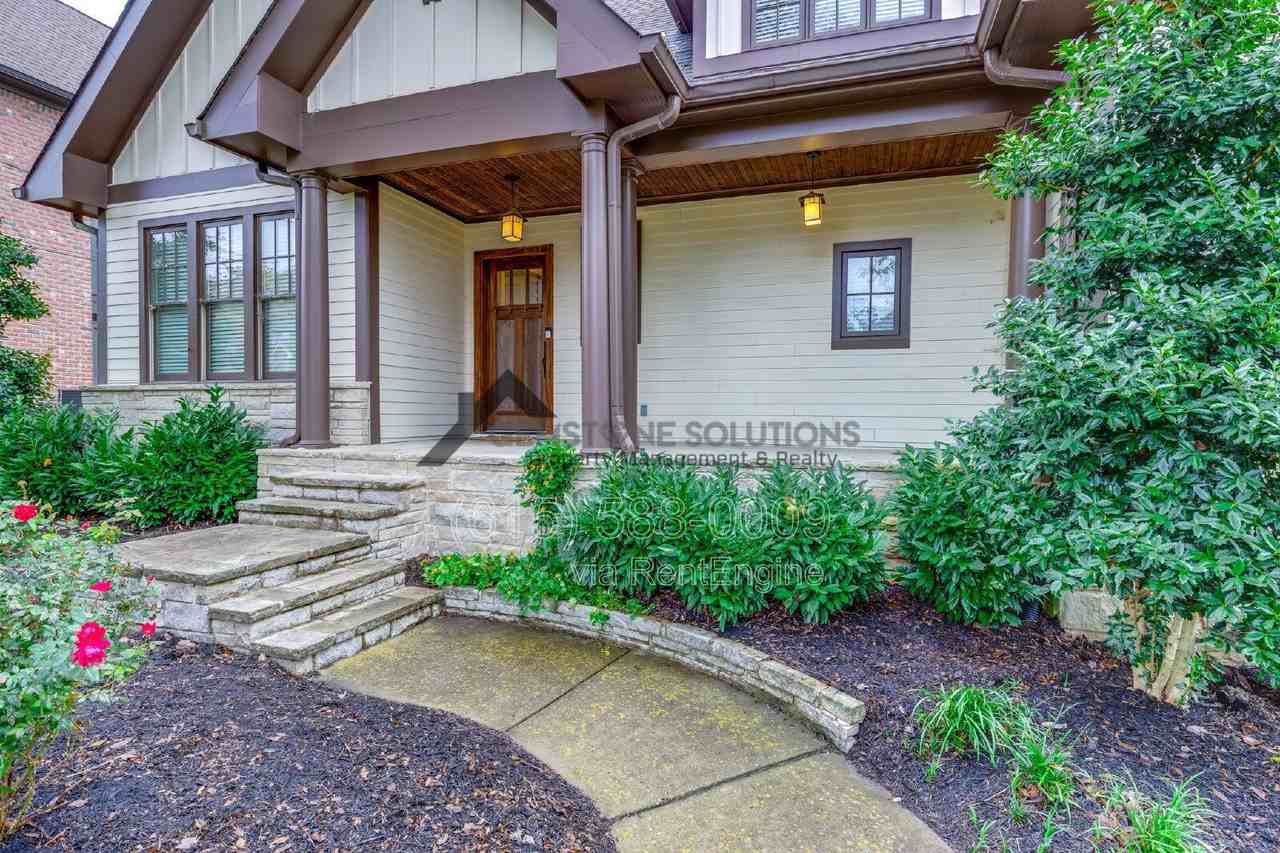 210 38th Ave N - Photo 2 of 50