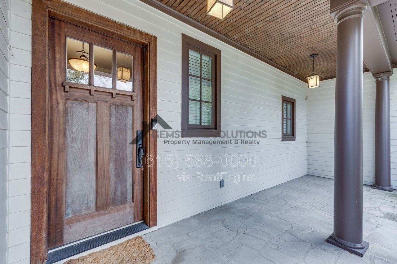 210 38th Ave N - Photo 3 of 50