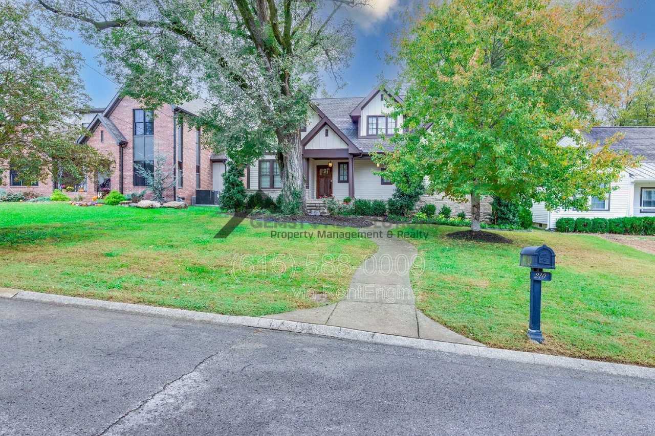 210 38th Ave N - Photo 5 of 50