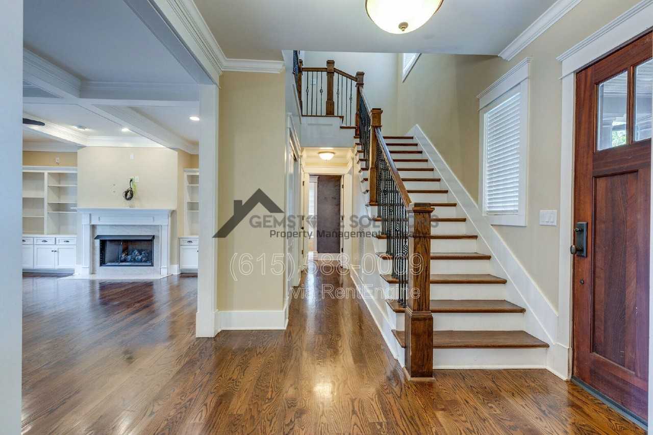 210 38th Ave N - Photo 7 of 50