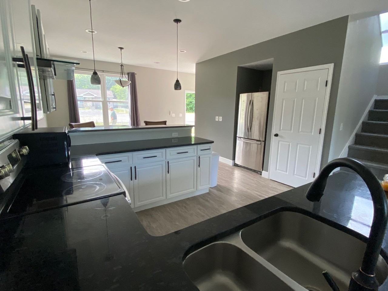 902 Dryden Rd - Photo 3 of 8