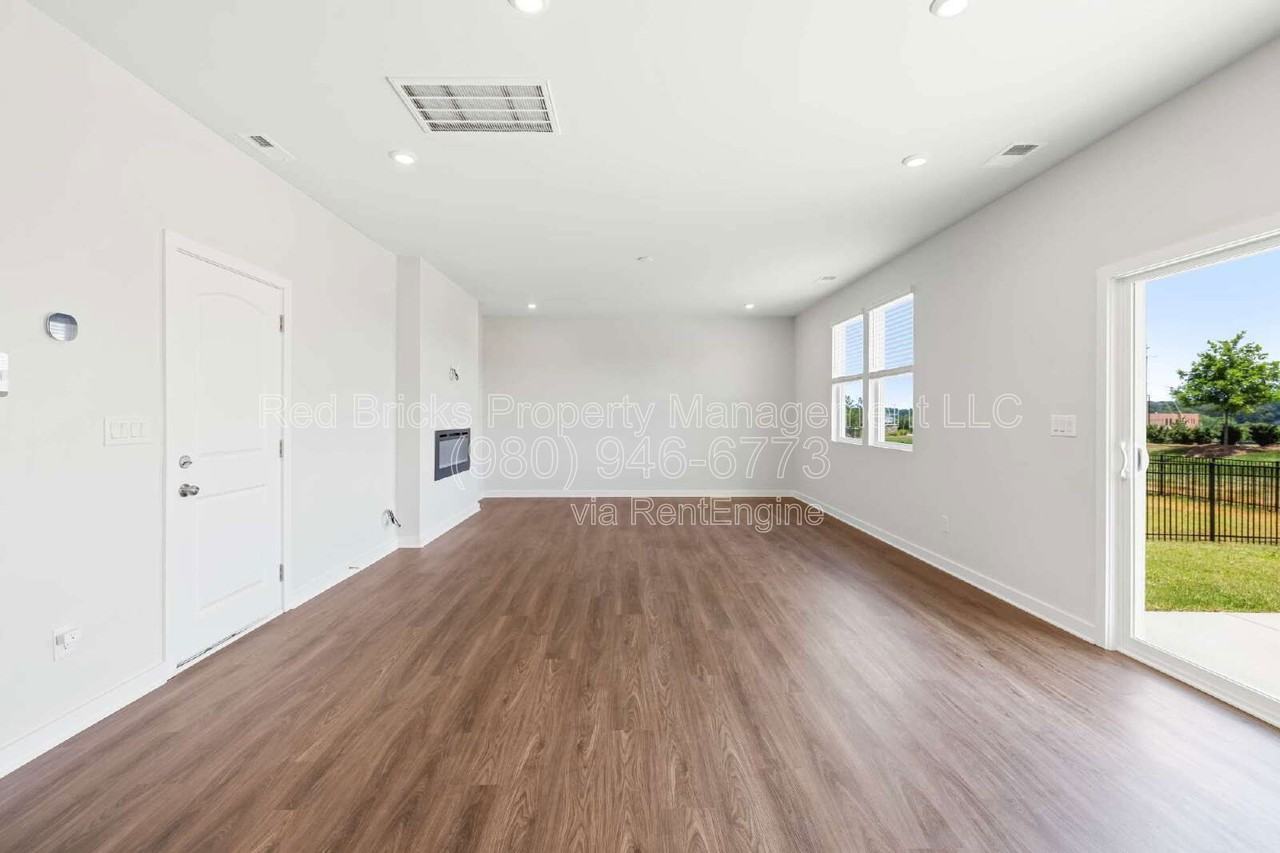 2160 Blue Sky Meadows Dr - Photo 5 of 30