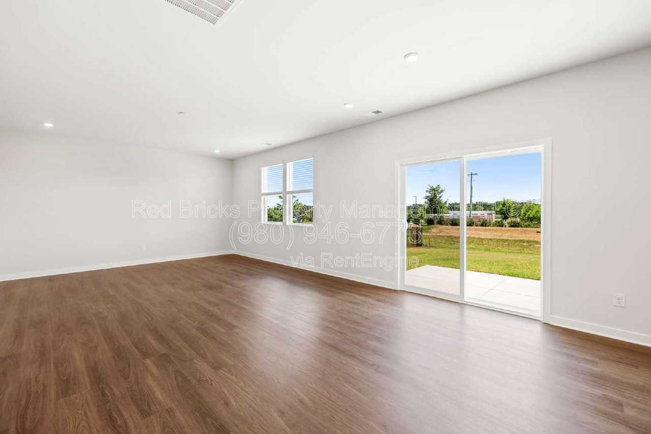 2160 Blue Sky Meadows Dr - Photo 6 of 30