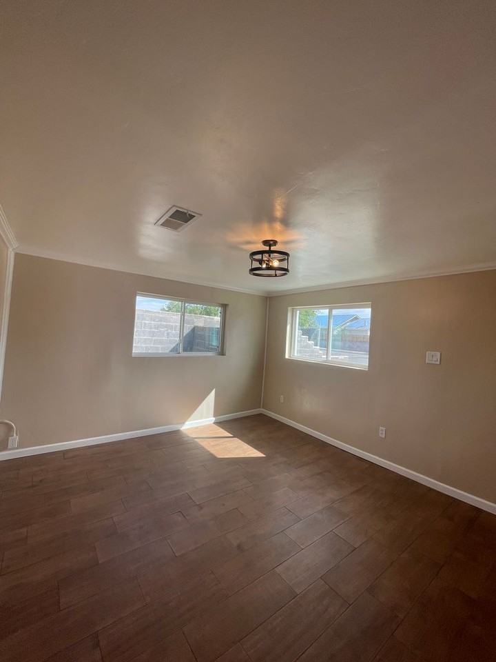 1880 S Espina St - Photo 3 of 8