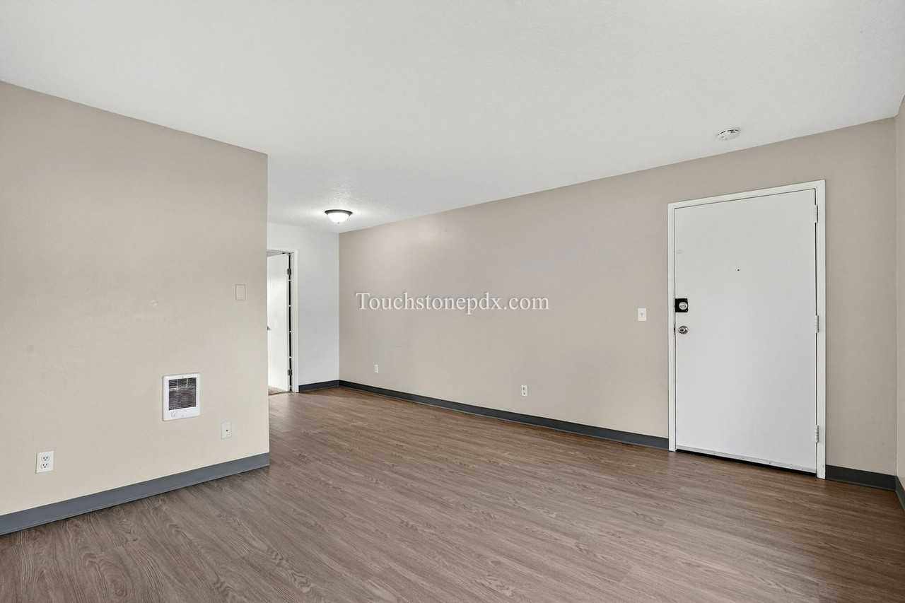 2429 Se 135th Ave - Photo 2 of 24