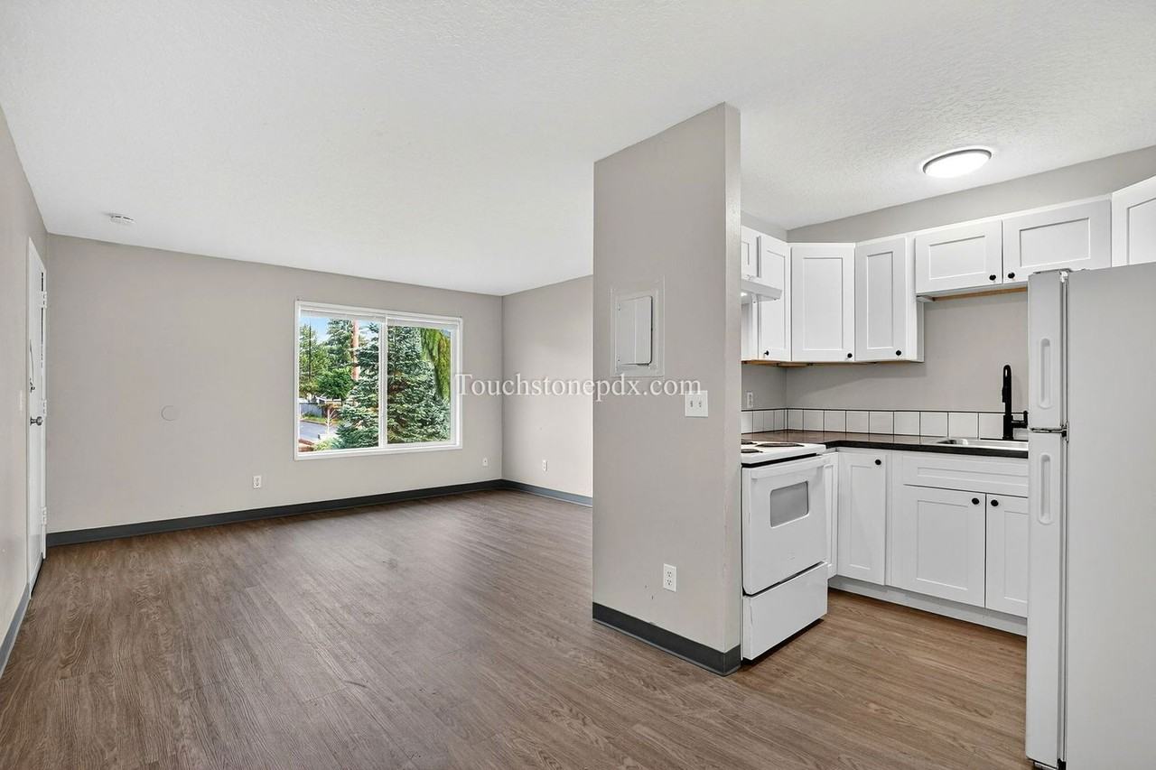 2429 Se 135th Ave - Photo 3 of 24