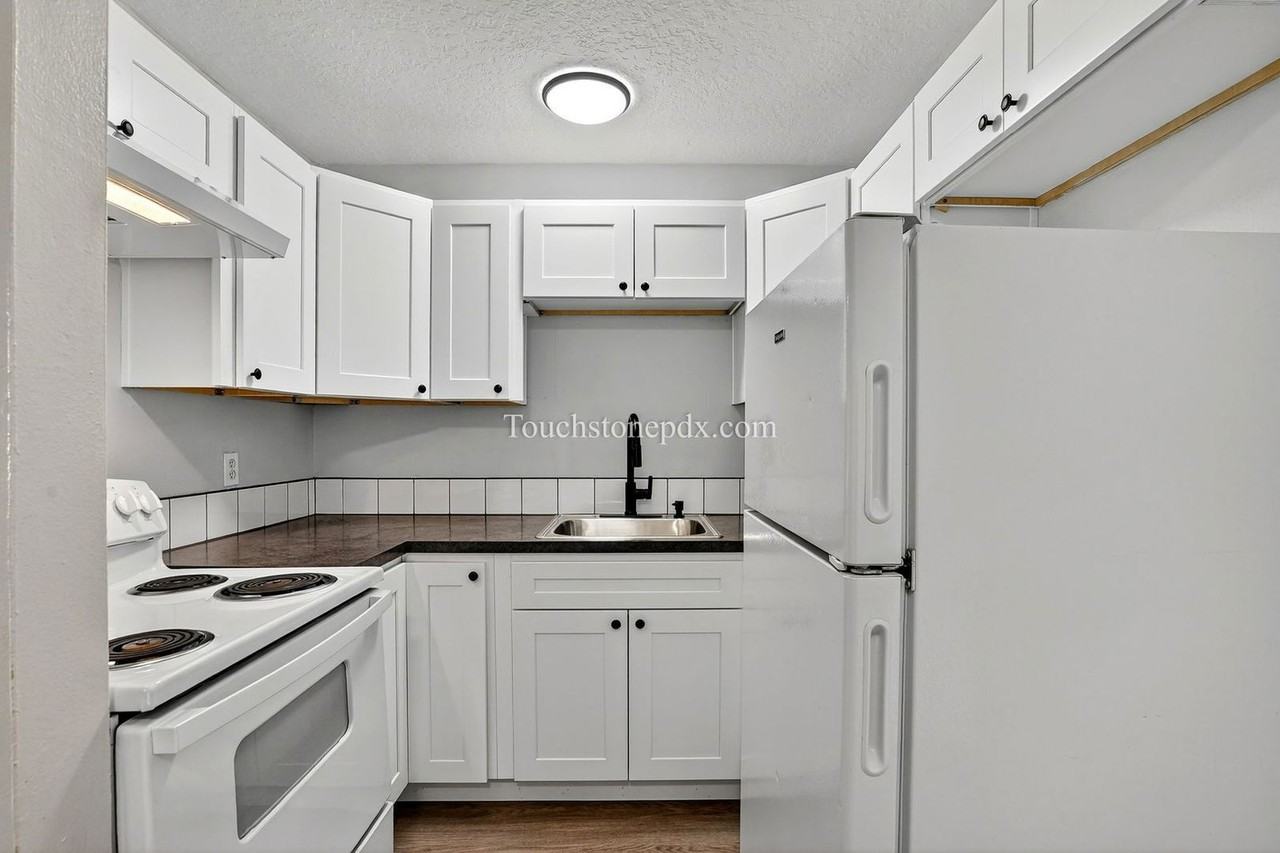 2429 Se 135th Ave - Photo 4 of 24