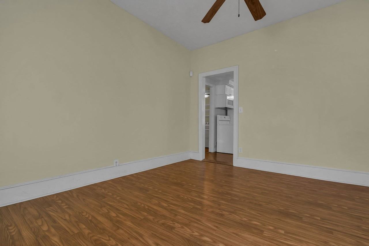 103 W Walnut St #1 - Photo 6 of 26