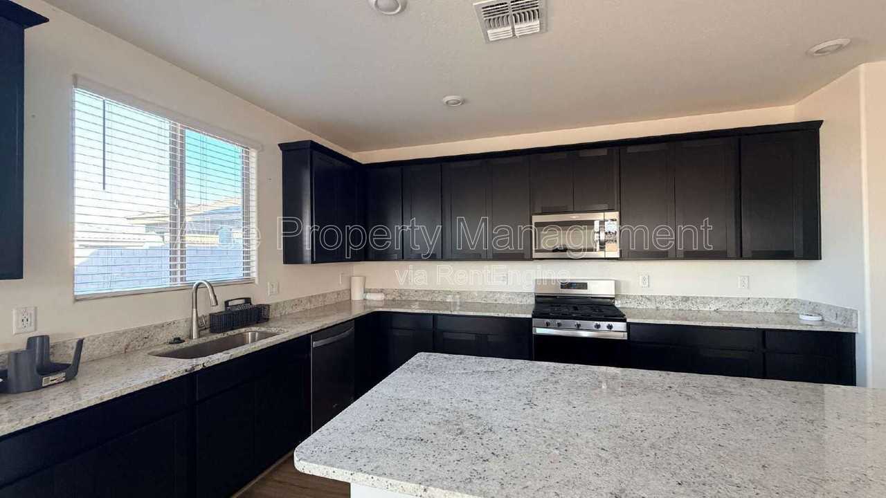 36658 W San Alvarez Ave - Photo 5 of 19