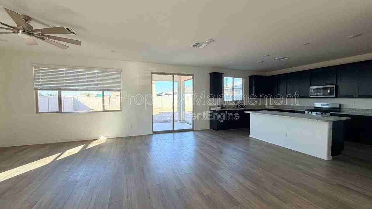 36658 W San Alvarez Ave - Photo 7 of 19