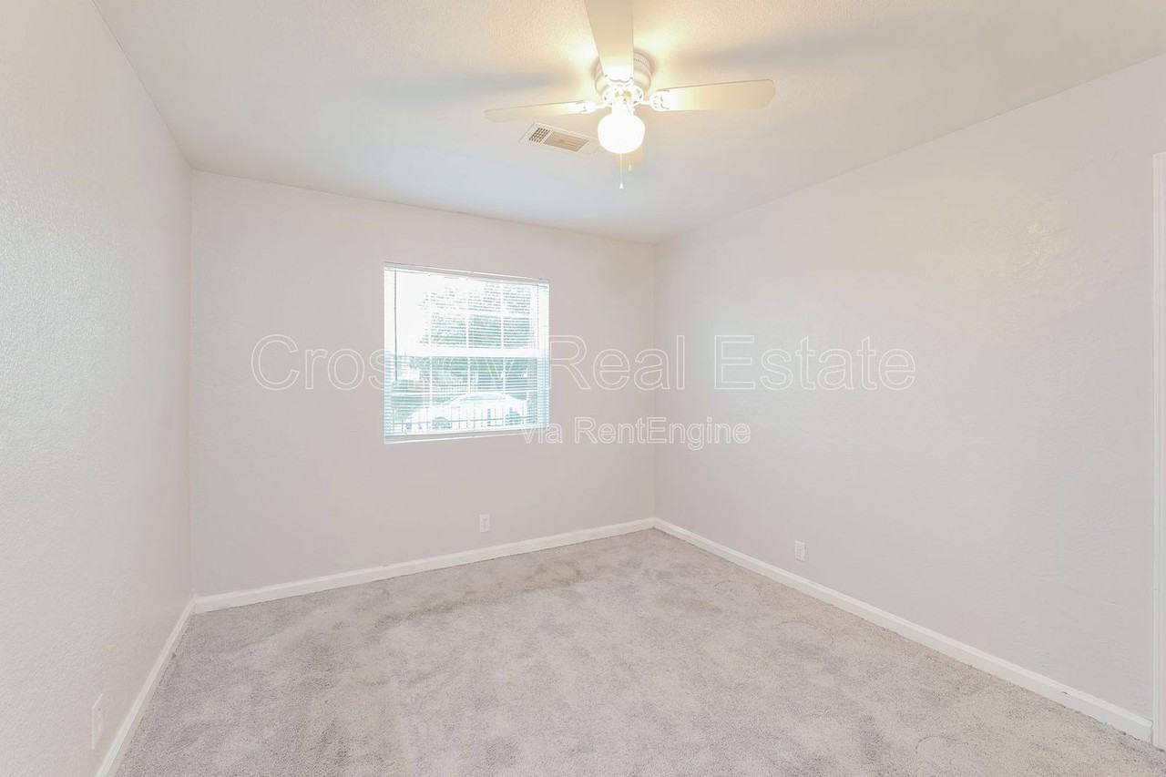 1508 Norton St - Photo 4 of 16