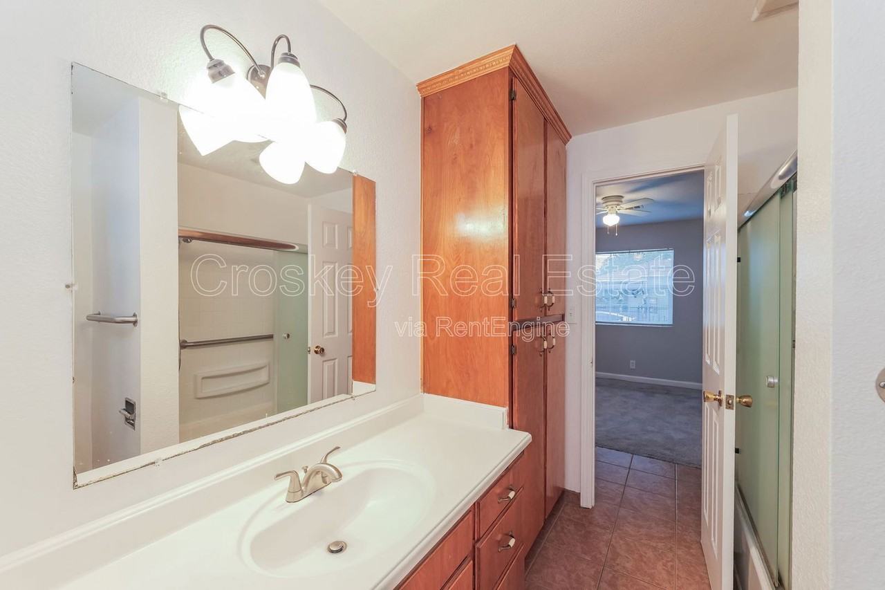 1508 Norton St - Photo 7 of 16