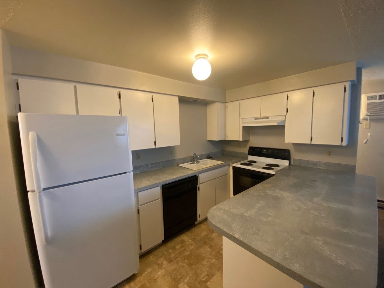 1522 S Lawson St - Photo 6 of 12