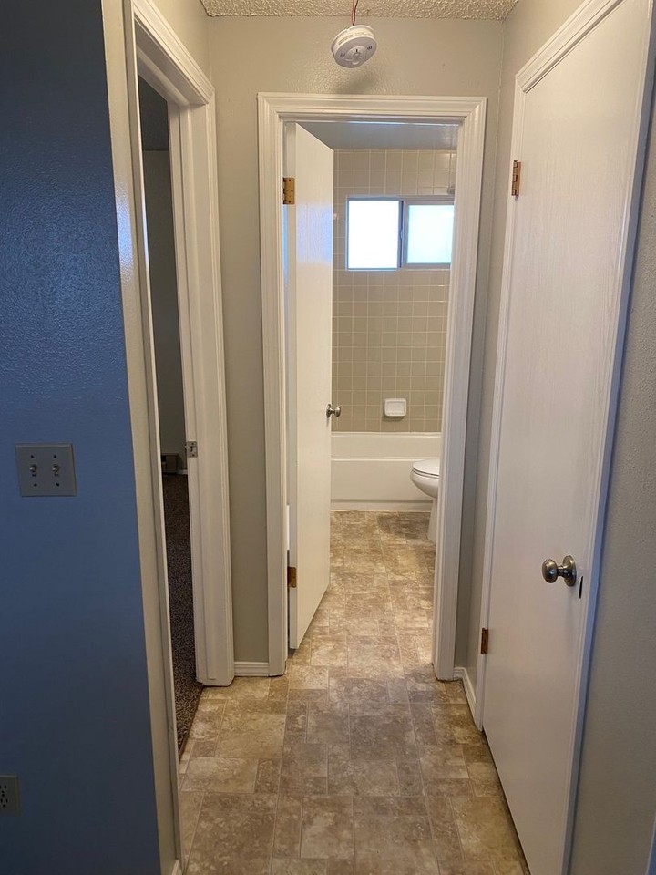 1522 S Lawson St - Photo 7 of 12