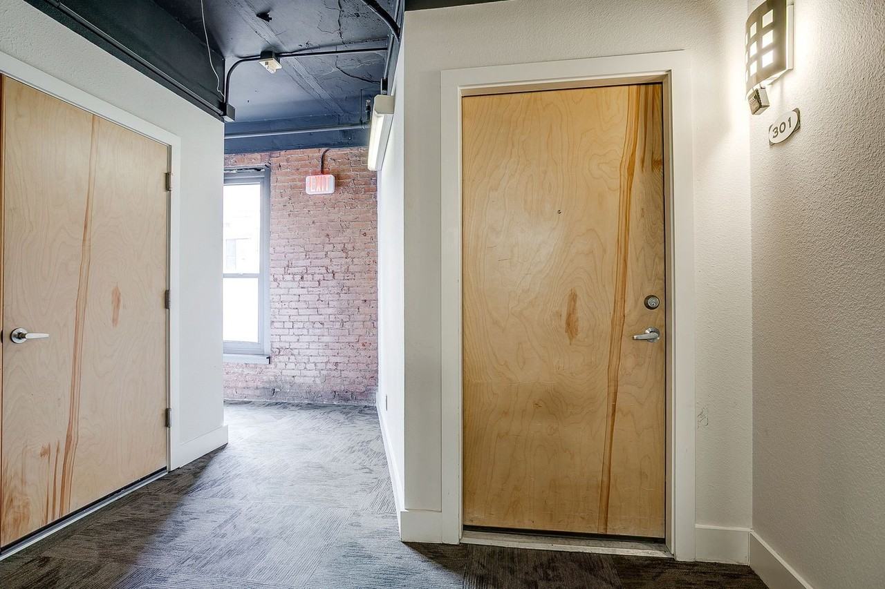 910 Houston St - Photo 7 of 26