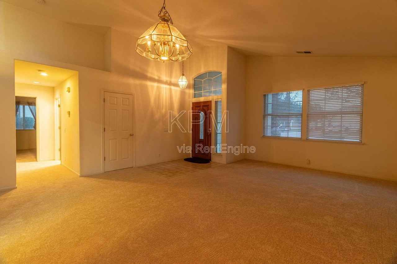 3441 Lava Bed Ct - Photo 4 of 31