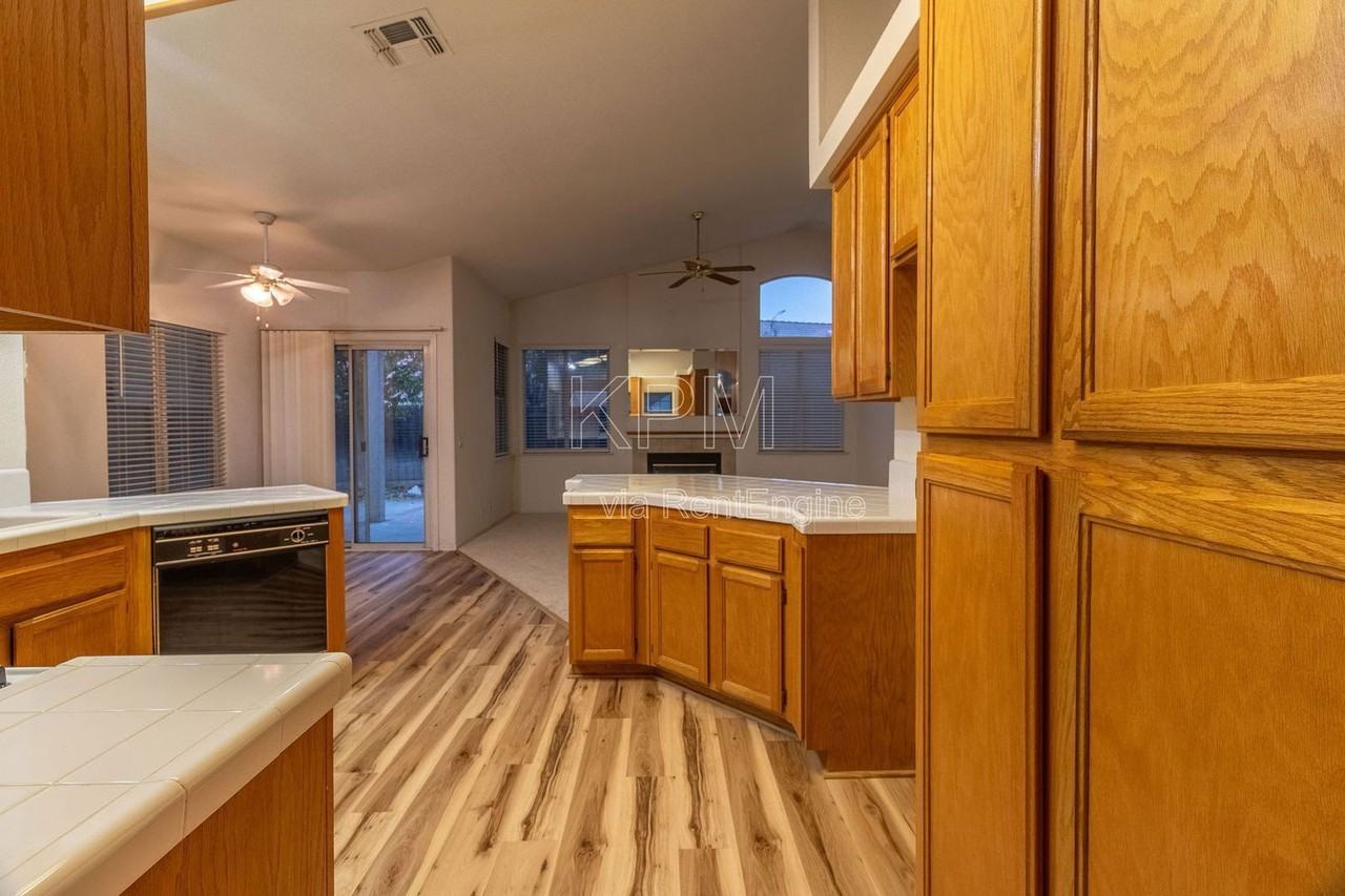 3441 Lava Bed Ct - Photo 6 of 31