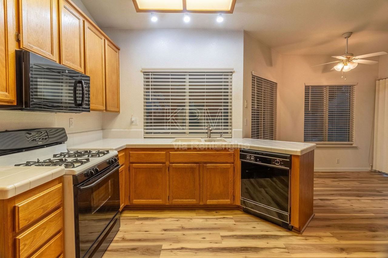 3441 Lava Bed Ct - Photo 7 of 31