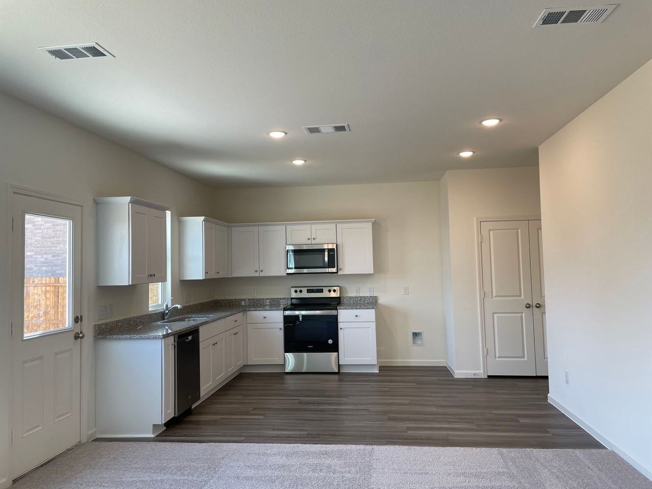 1911 Chapel Hill Rd - Photo 3 of 16