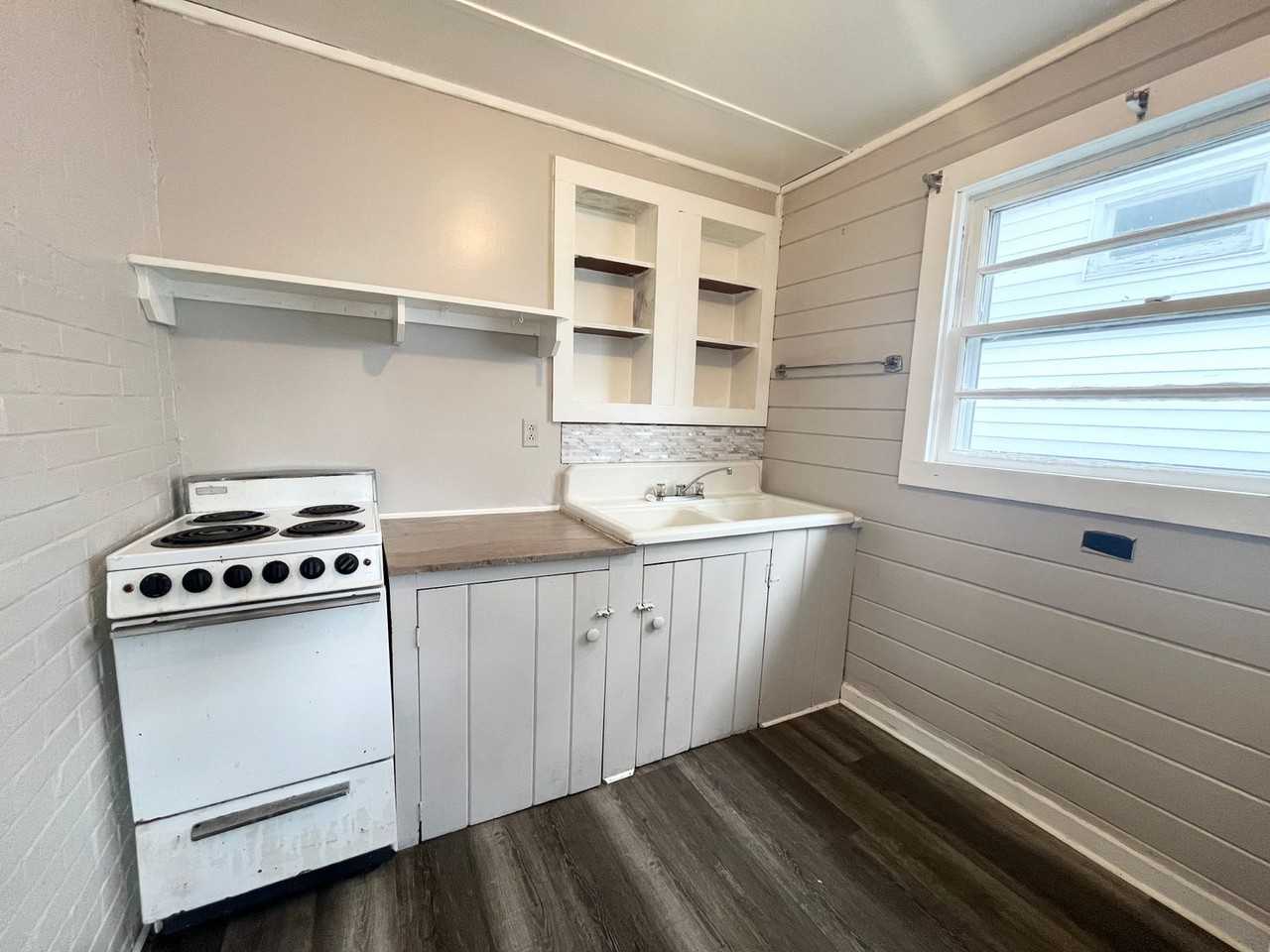 804A Maple St - Photo 2 of 9