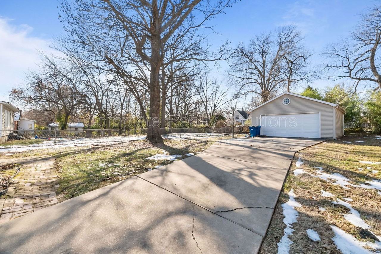 409 Harrison Ave - Photo 4 of 37