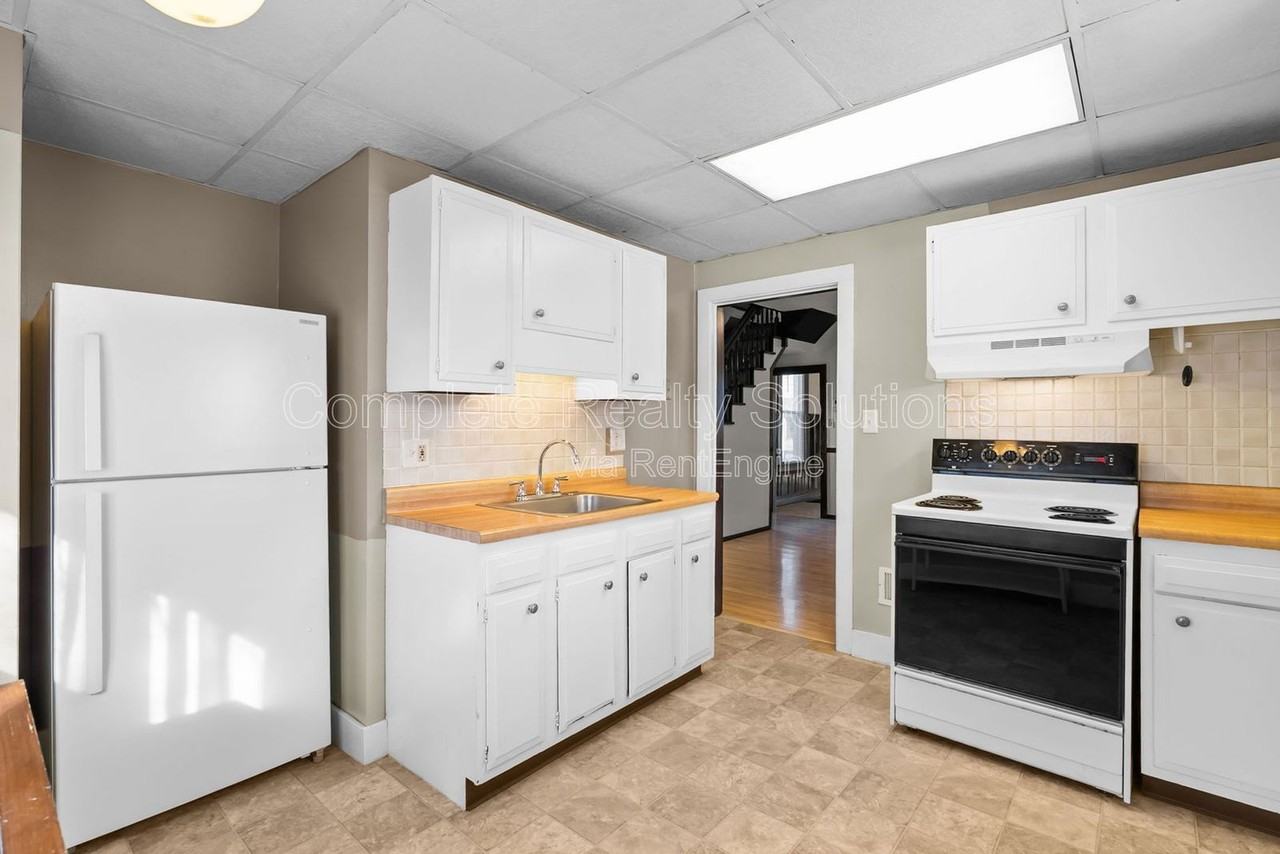 409 Harrison Ave - Photo 5 of 37