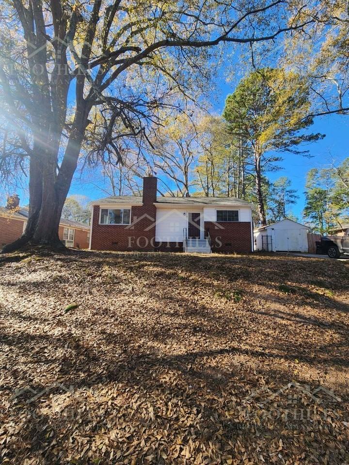 301 Eskew Cir - Photo 2 of 10