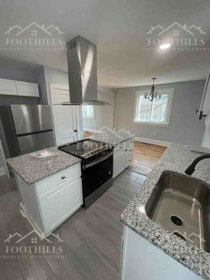 301 Eskew Cir - Photo 6 of 10