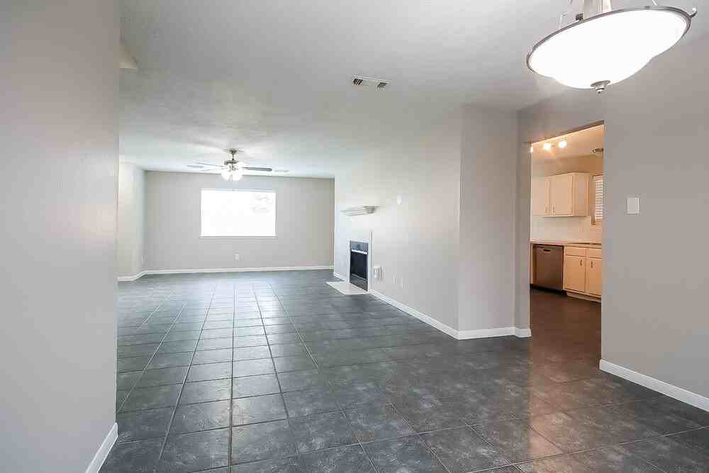 28710 Sedgefield St - Photo 5 of 17