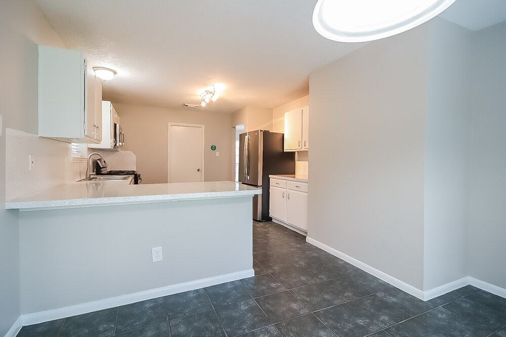 28710 Sedgefield St - Photo 7 of 17