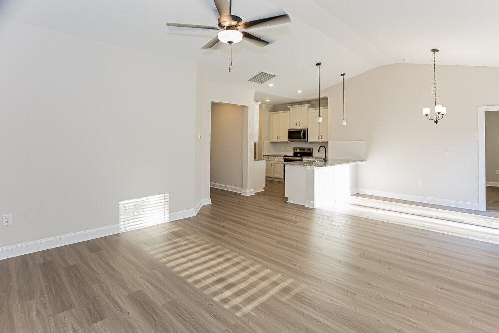 217 Colonial Reserve Ave - Photo 5 of 16