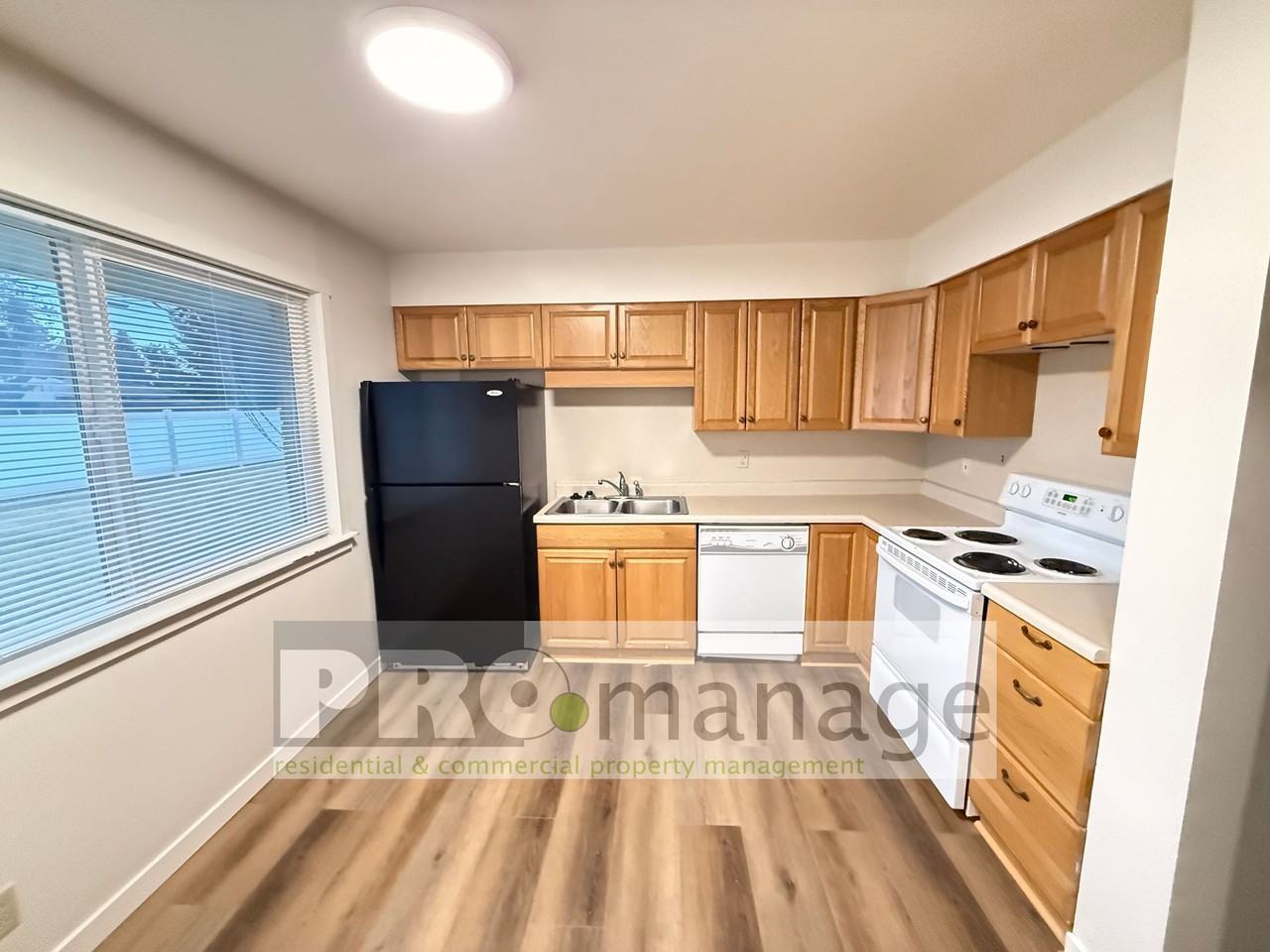 673 Cambridge Dr. - Photo 2 of 11