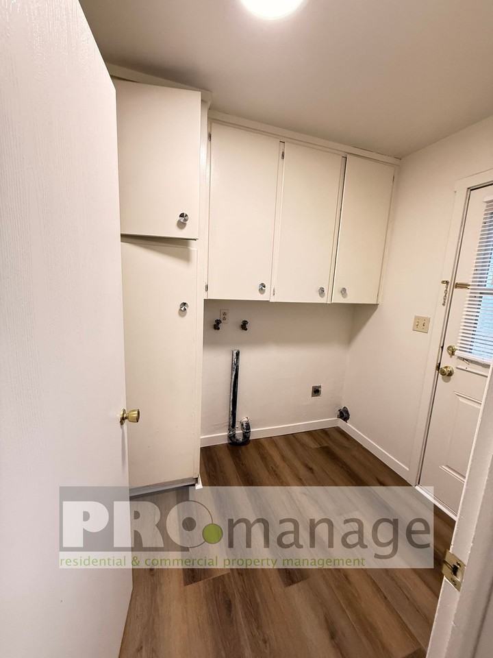 673 Cambridge Dr. - Photo 4 of 11