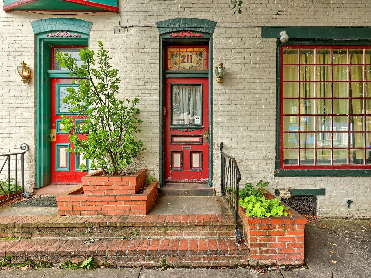 211 Verbeke St - Photo 2 of 17