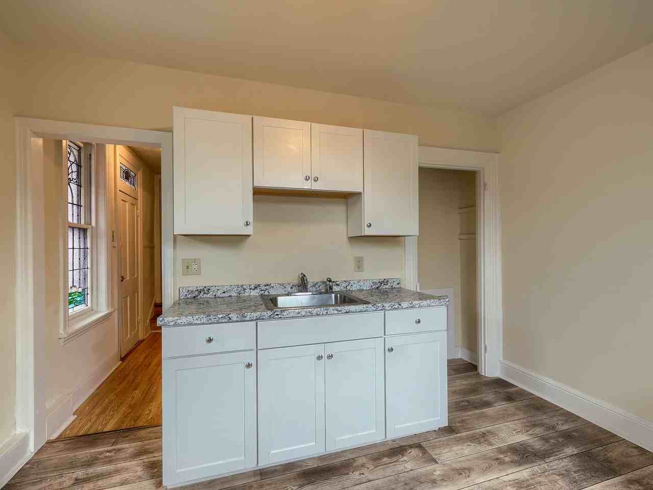 211 Verbeke St - Photo 4 of 17